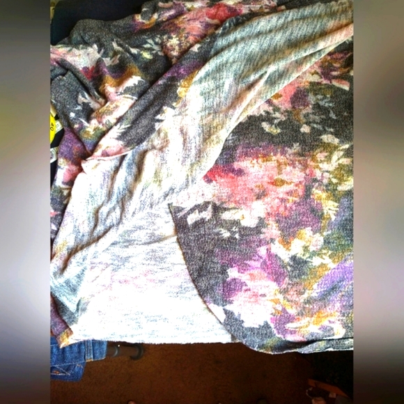 PHILOSOPHY MISSES SIZE MED GRAY & MULTICOLOR FLORAL LIGHT KNIT COWL NECK NWOT - Picture 7 of 8